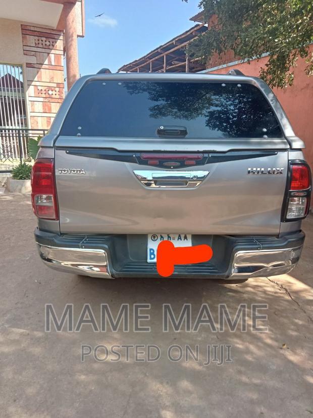 Toyota Hilux 2016 Gray