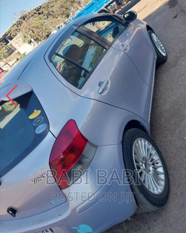 Toyota Yaris 2010 Silver