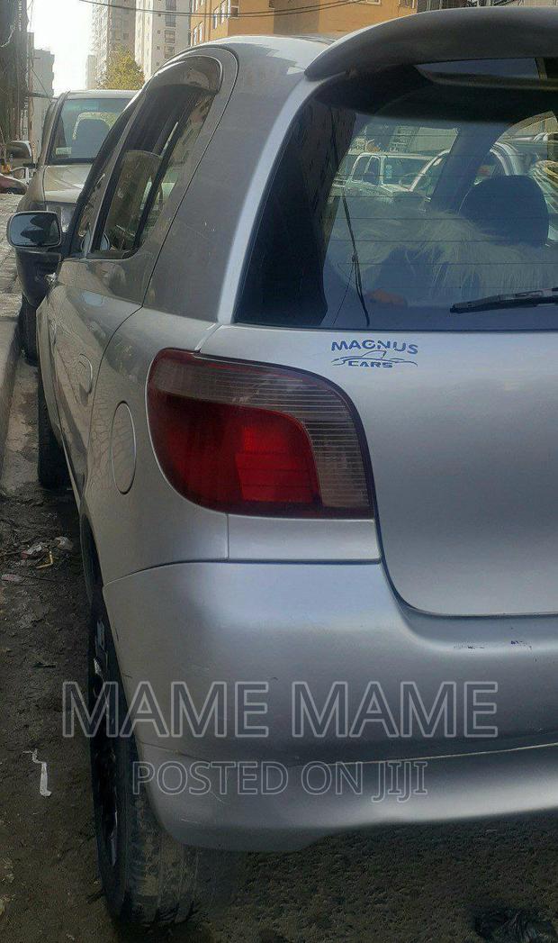 Toyota Vitz 2001 Silver