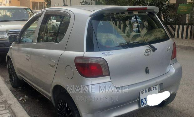 Toyota Vitz 2001 Silver