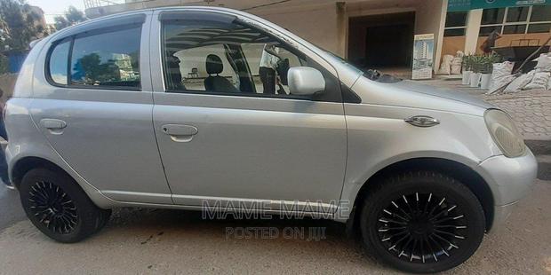 Toyota Vitz 2001 Silver