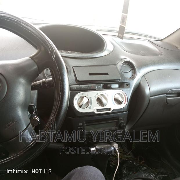Toyota Vitz 2004 Blue
