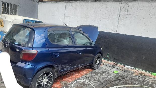 Toyota Vitz 2001 Blue