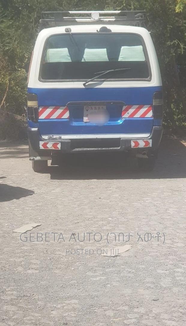 Toyota HiAce 1998 Blue