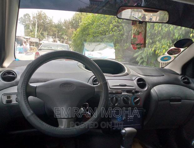 Toyota Vitz 2001 Silver