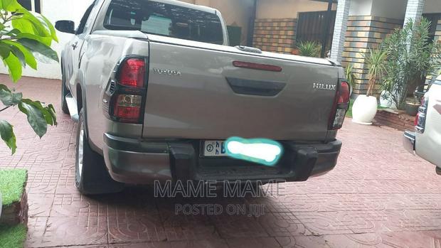 Toyota Hilux 2020 Gray