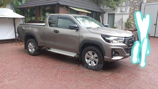 Toyota Hilux 2020 Gray