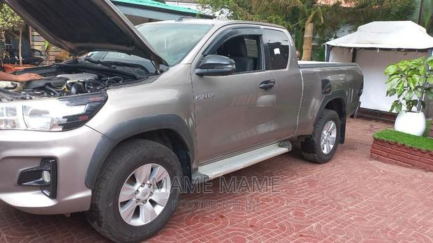 Toyota Hilux 2020 Gray