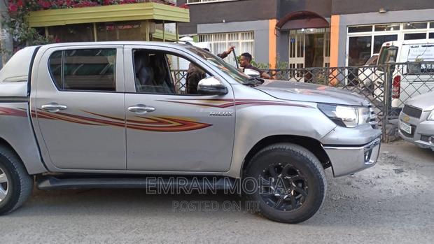 Toyota Hilux 2018 Gray