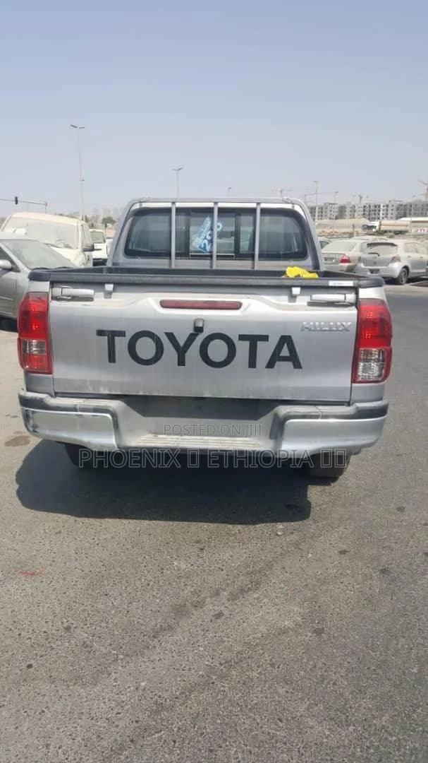 Toyota Hilux 2018 Gray