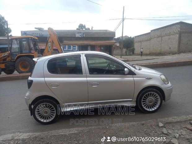 Toyota Vitz 2002 Silver