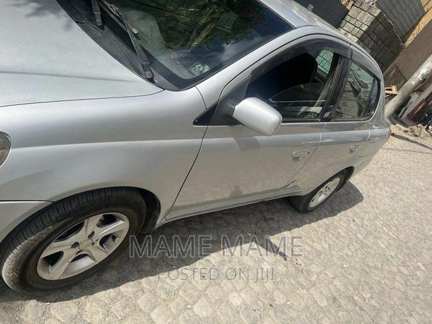 Toyota Platz 2001 Silver