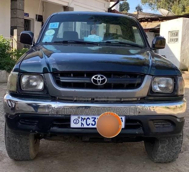 Toyota Hilux 2004 Green