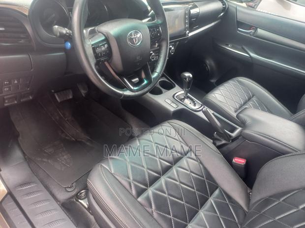 New Toyota Hilux 2022 Gray
