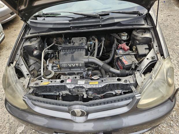Toyota Platz 2005 Gray