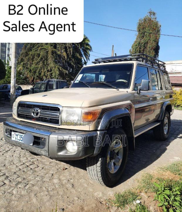 Toyota Land Cruiser 2021 Gold