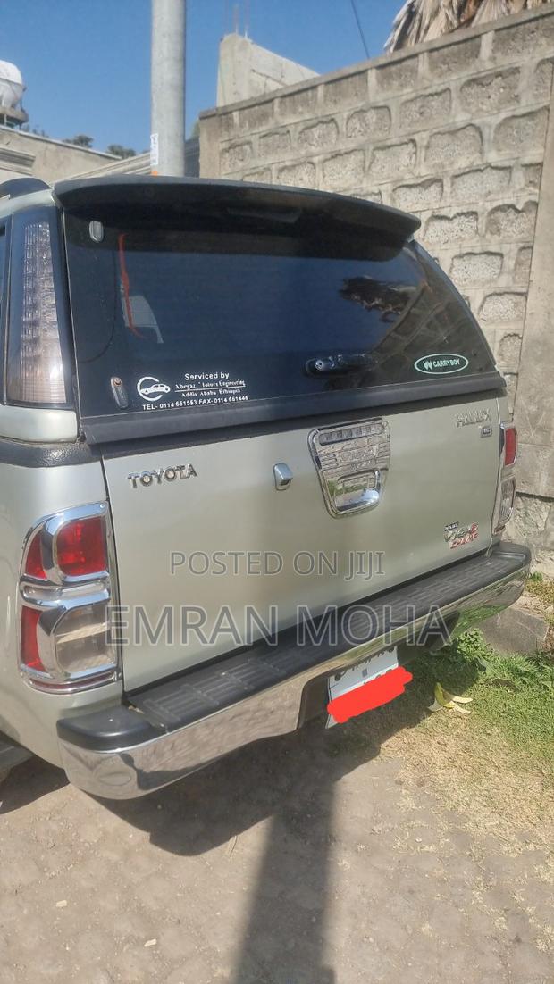 Toyota Hilux 2012 Silver