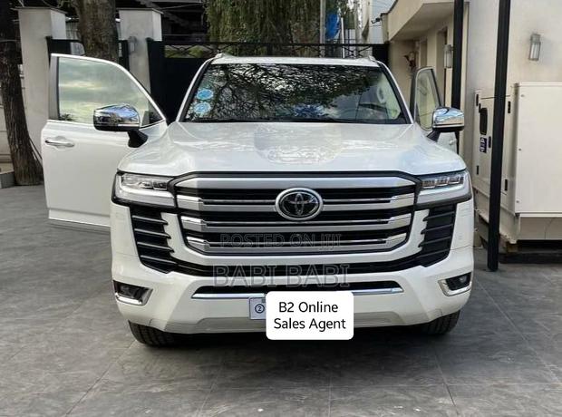 Toyota Land Cruiser 2023 White