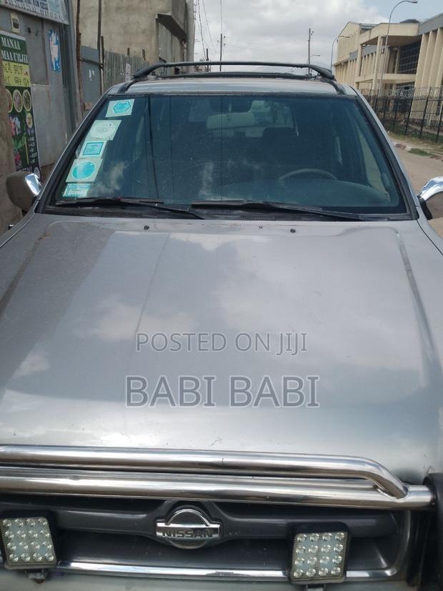 Nissan Pathfinder Automatic 2000 Silver