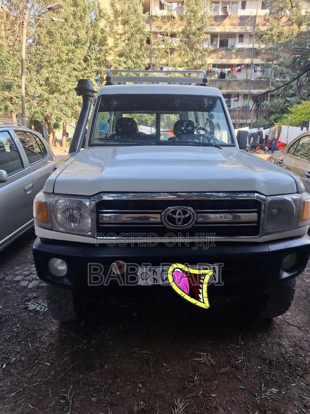 Toyota Land Cruiser 2007 White
