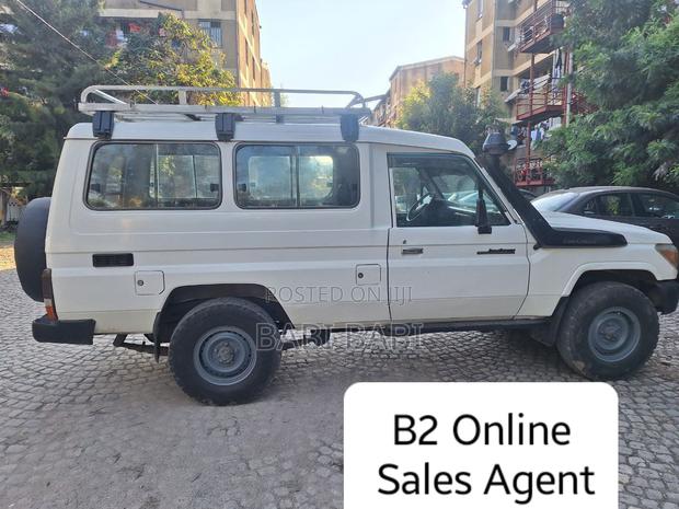 Toyota Land Cruiser 2007 White