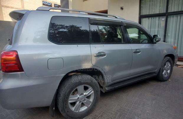 Toyota Land Cruiser 2016 Silver