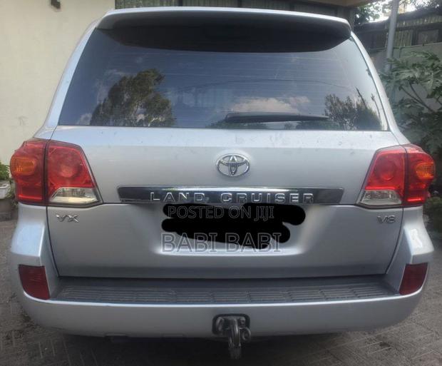 Toyota Land Cruiser 2016 Silver