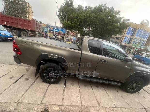 New Toyota Hilux 2021 Gray