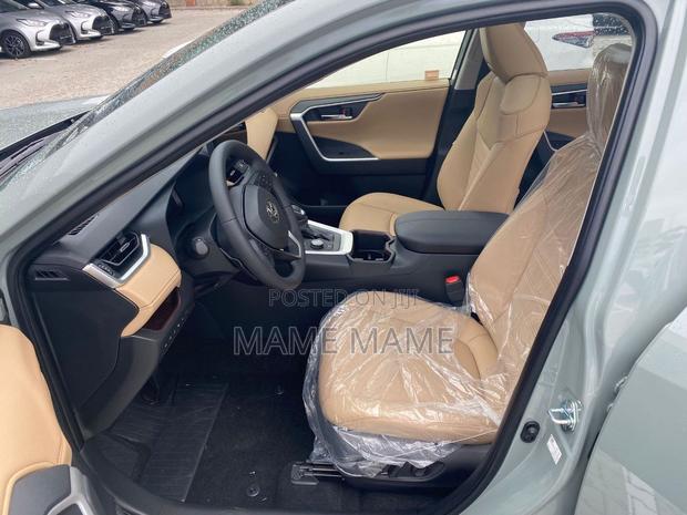 New Toyota RAV4 2022 Gray