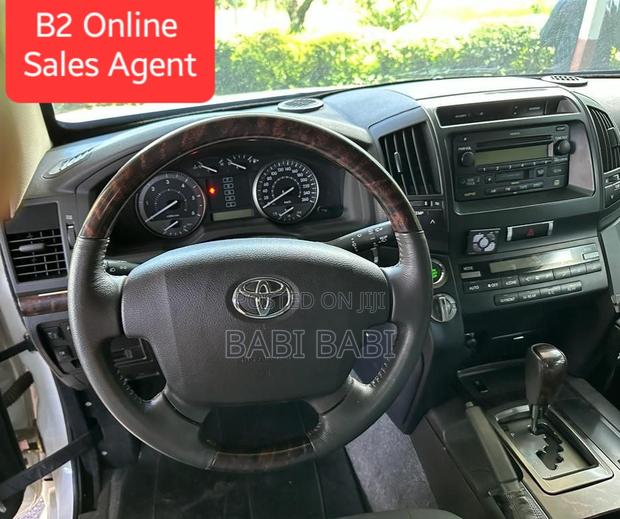 Toyota Land Cruiser 2015 White