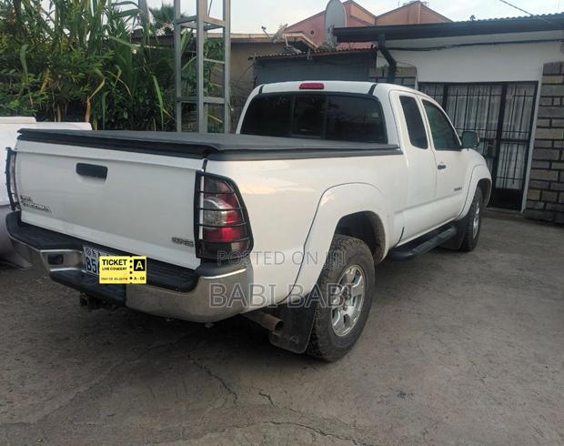 Toyota Tacoma 2011 White