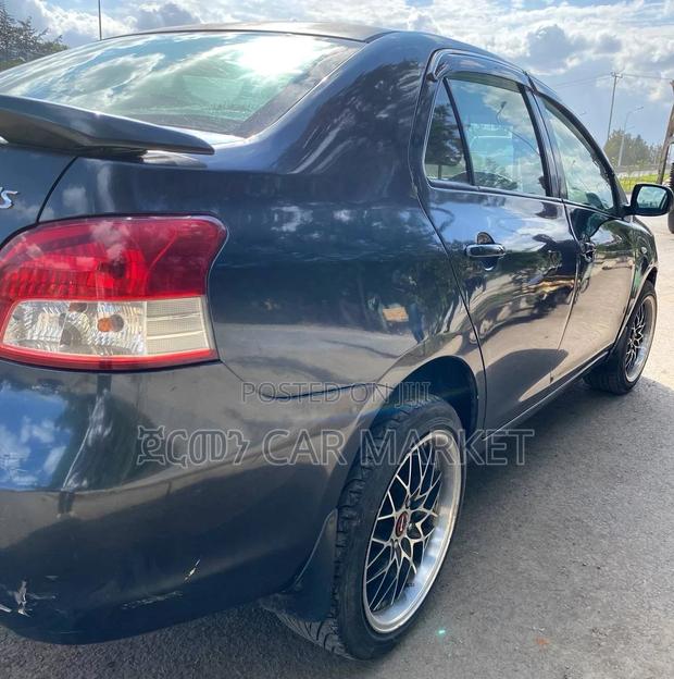 Toyota Yaris 2010 Black