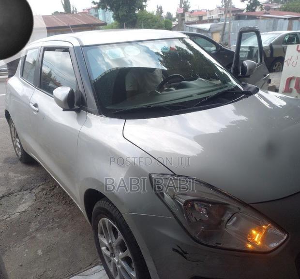 Suzuki Swift 2022 Silver