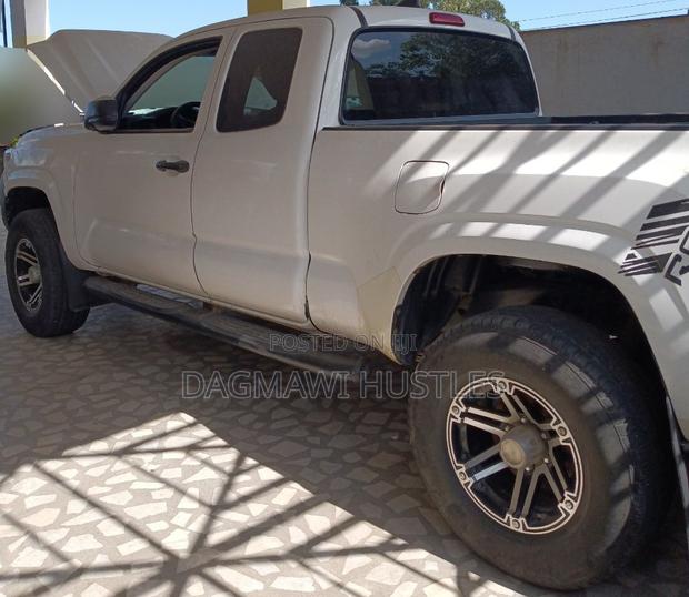 Toyota Tacoma 2019 White