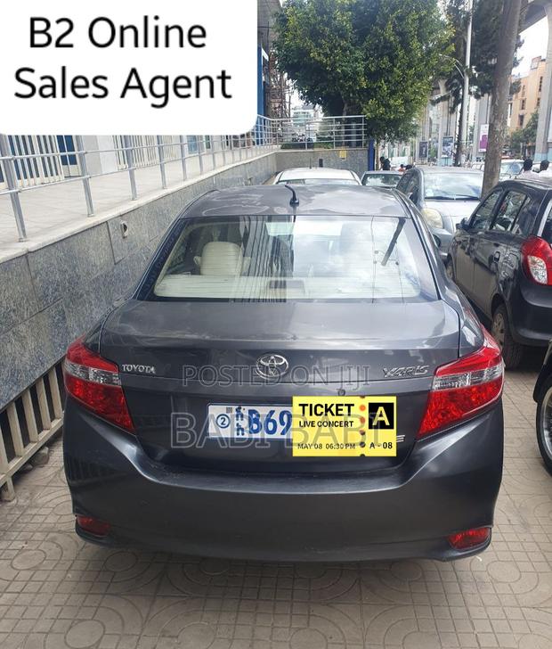 Toyota Yaris 2016 Gray