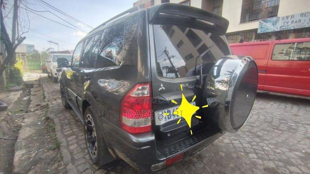 Mitsubishi Pajero 2003 Gray