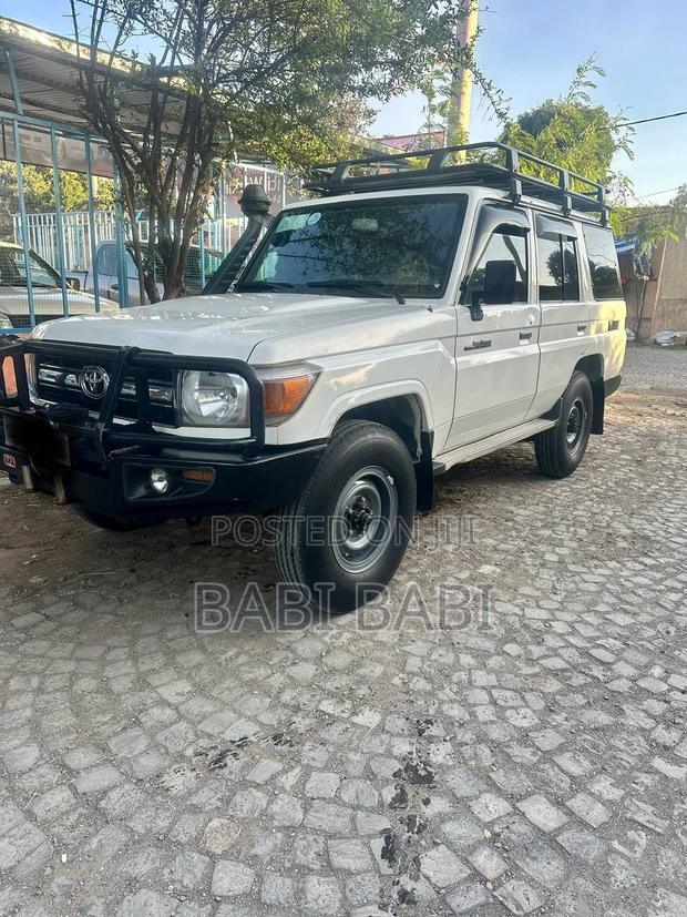 Toyota Land Cruiser 2019 White