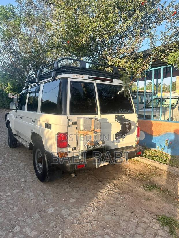 Toyota Land Cruiser 2019 White