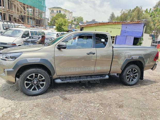 Toyota Hilux 2021 Brown