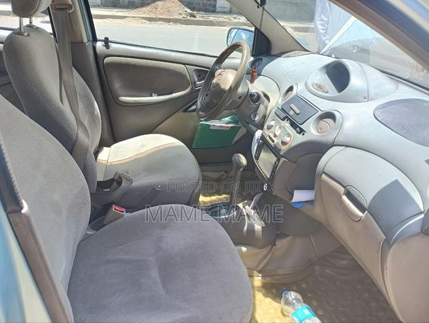 Toyota Platz 2005 Silver