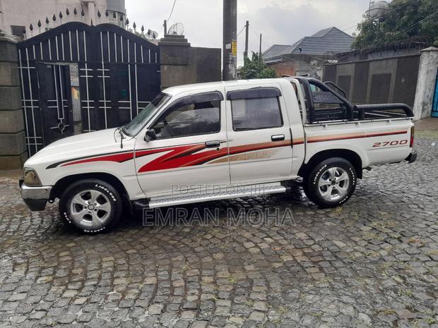 Toyota Hilux 1992 White