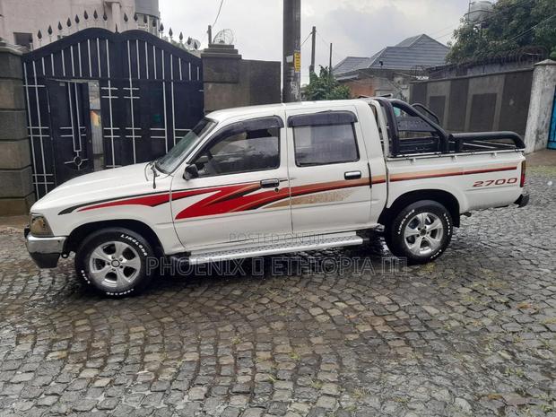 Toyota Hilux 1992 White