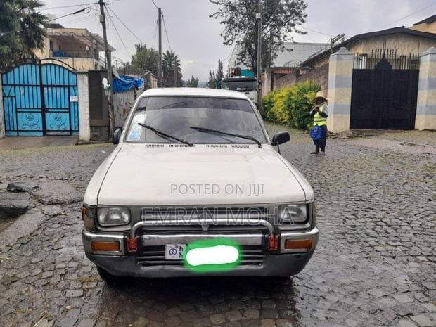 Toyota Hilux 1992 White