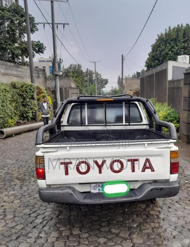 Toyota Hilux 1992 White