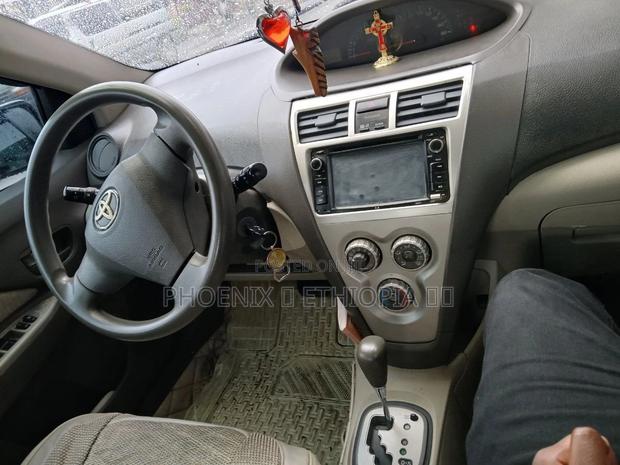 Toyota Yaris 2010 Silver