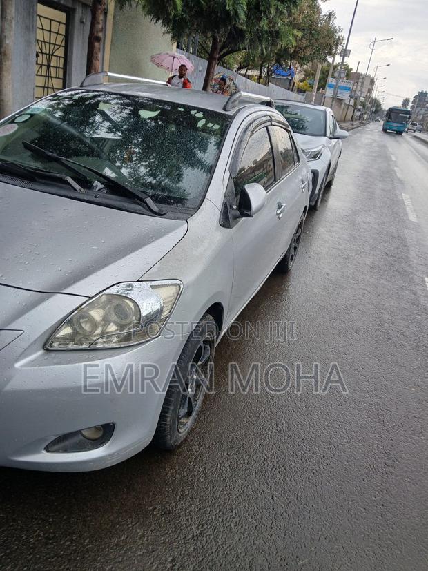 Toyota Yaris 2010 Silver