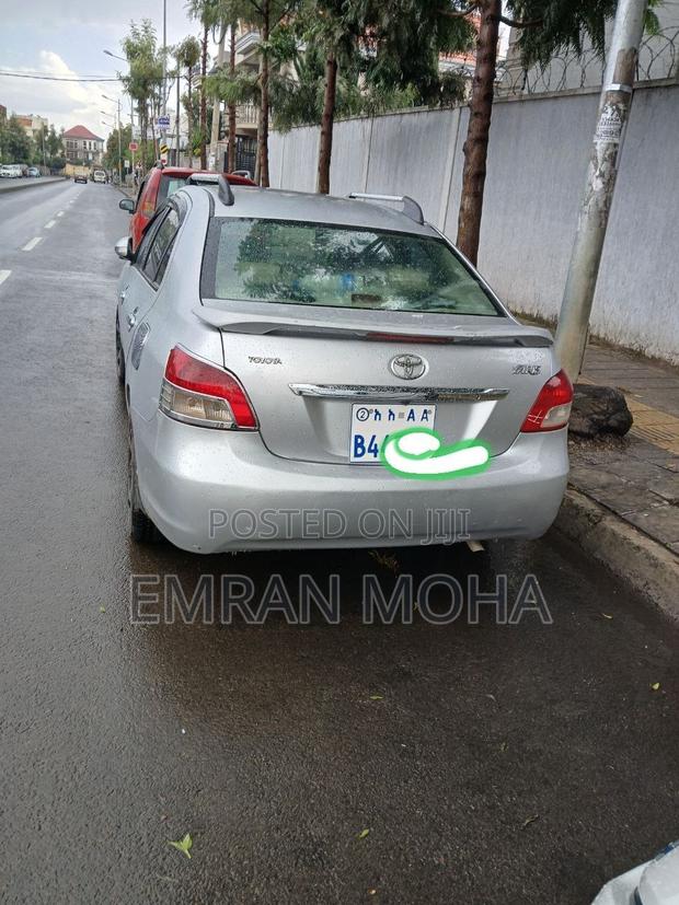 Toyota Yaris 2010 Silver