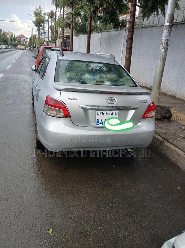 Toyota Yaris 2010 Silver