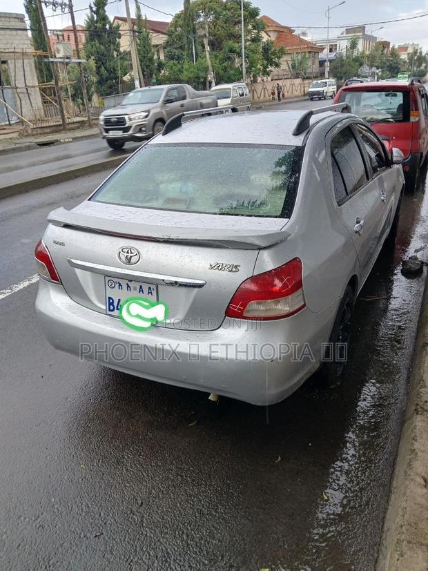 Toyota Yaris 2010 Silver