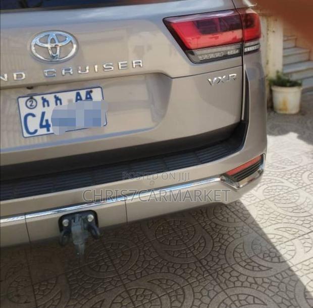 Toyota Land Cruiser 2023 Gold